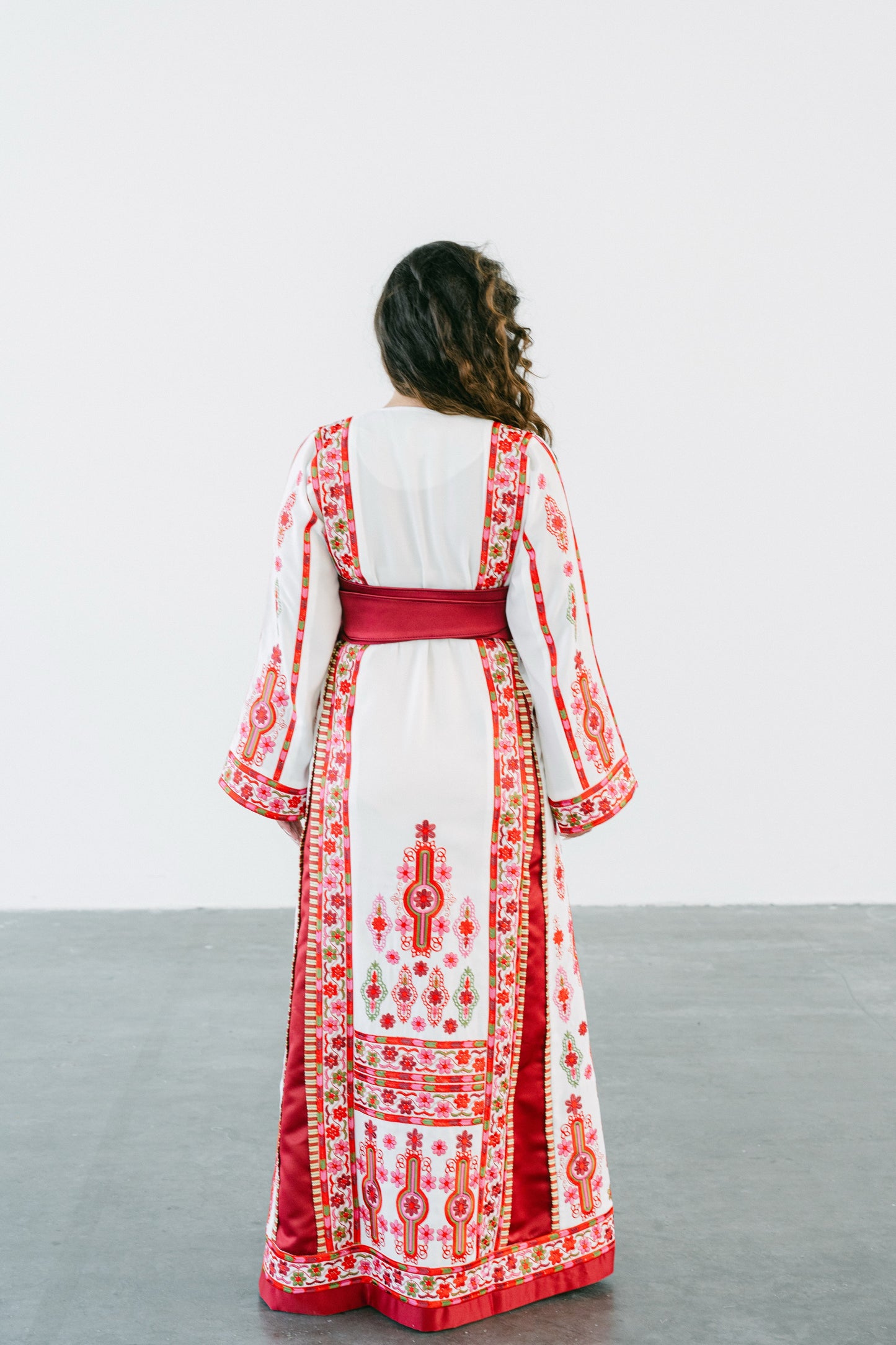 White Majda Thobe